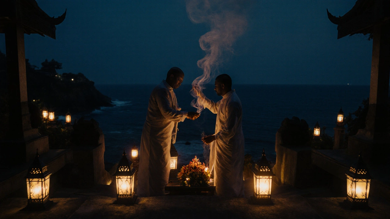 Upacara keagamaan di Tanah Lot dengan pendeta dan asap dupa.