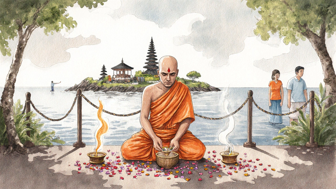 Pemuka adat Bali melakukan upacara pagi di Pura Tanah Lot, dengan bunga dan asap dupa, pengunjung diam mengamati dari jauh.